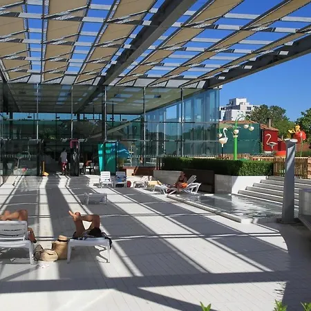 Avec Jardin A Villa *