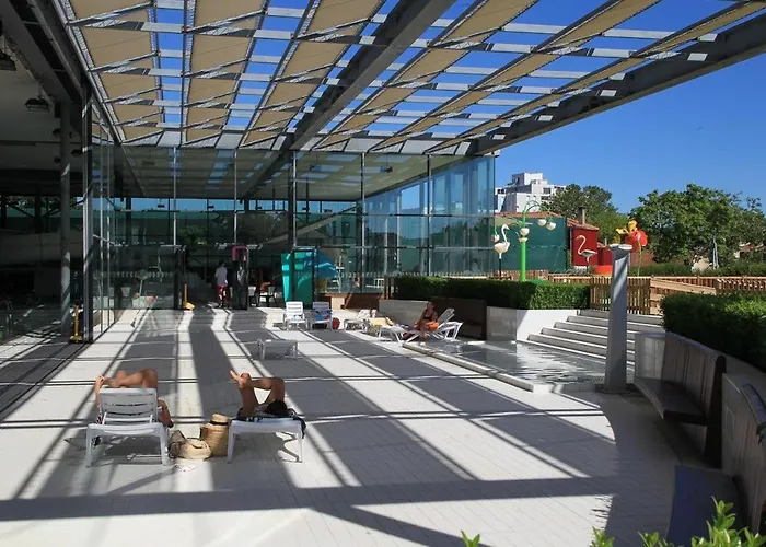 Avec Jardin A Villa *